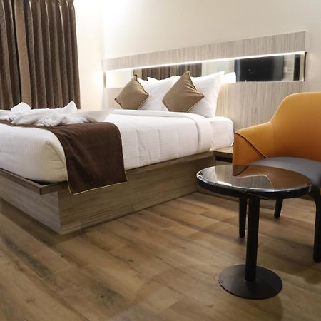 Kings Bury Inn 库姆巴科纳姆 外观 照片
