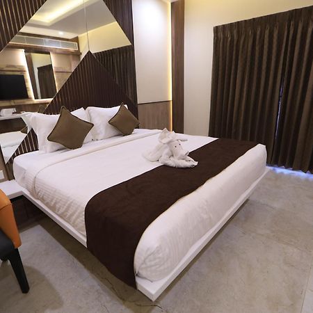 Kings Bury Inn 库姆巴科纳姆 外观 照片