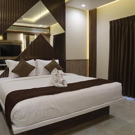 Kings Bury Inn 库姆巴科纳姆 外观 照片