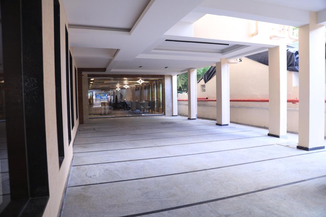 Kings Bury Inn 库姆巴科纳姆 外观 照片