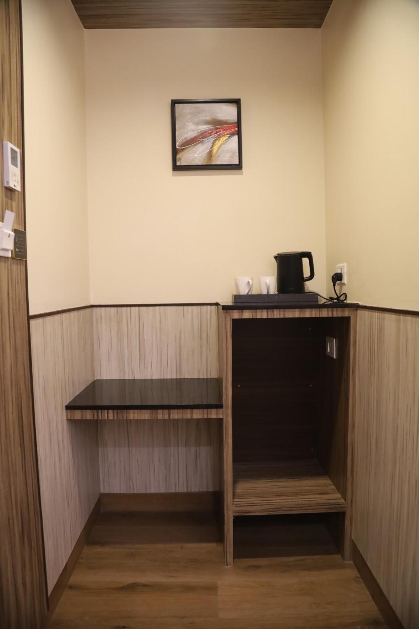 Kings Bury Inn 库姆巴科纳姆 外观 照片