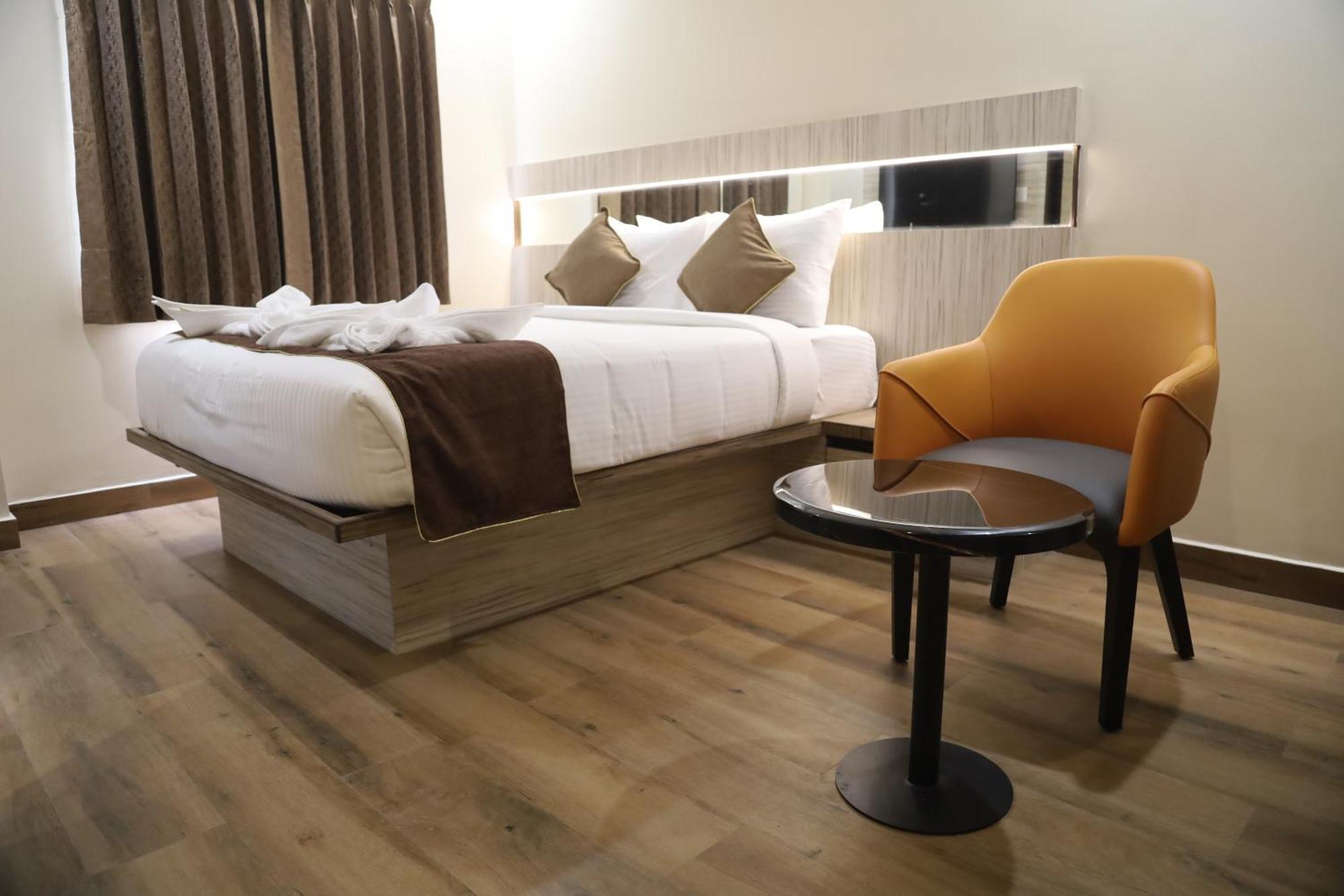 Kings Bury Inn 库姆巴科纳姆 外观 照片
