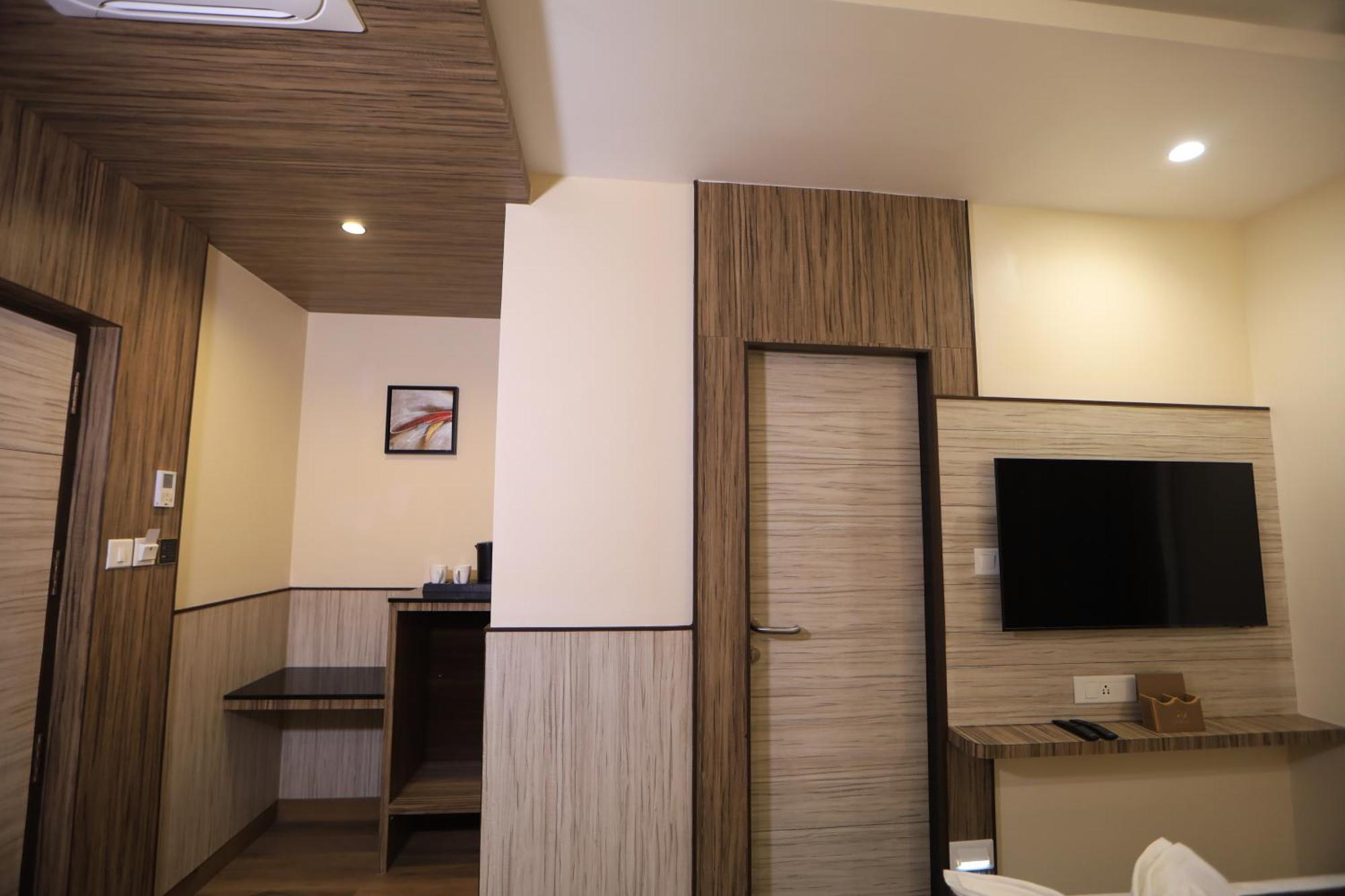 Kings Bury Inn 库姆巴科纳姆 外观 照片