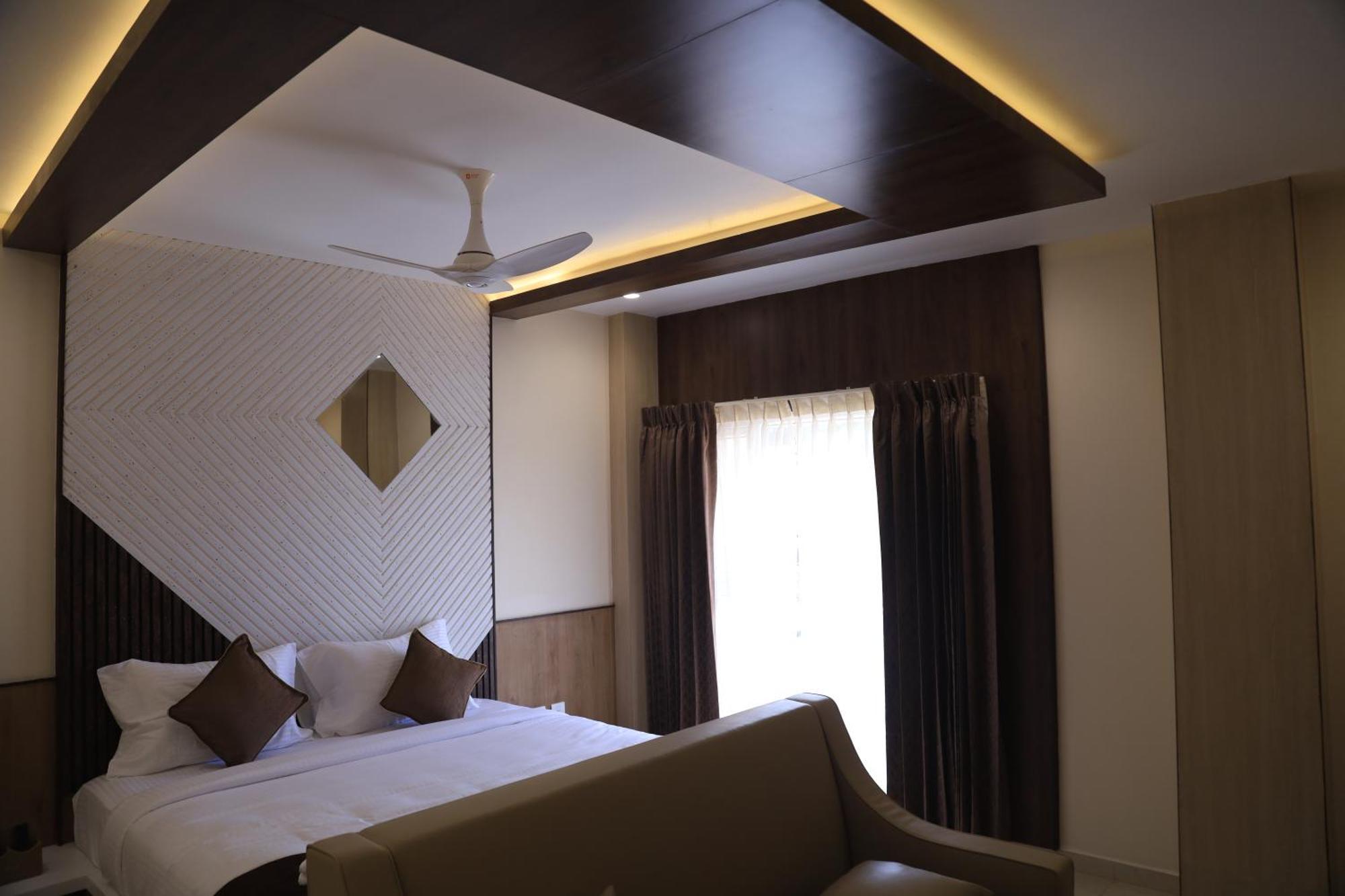Kings Bury Inn 库姆巴科纳姆 外观 照片
