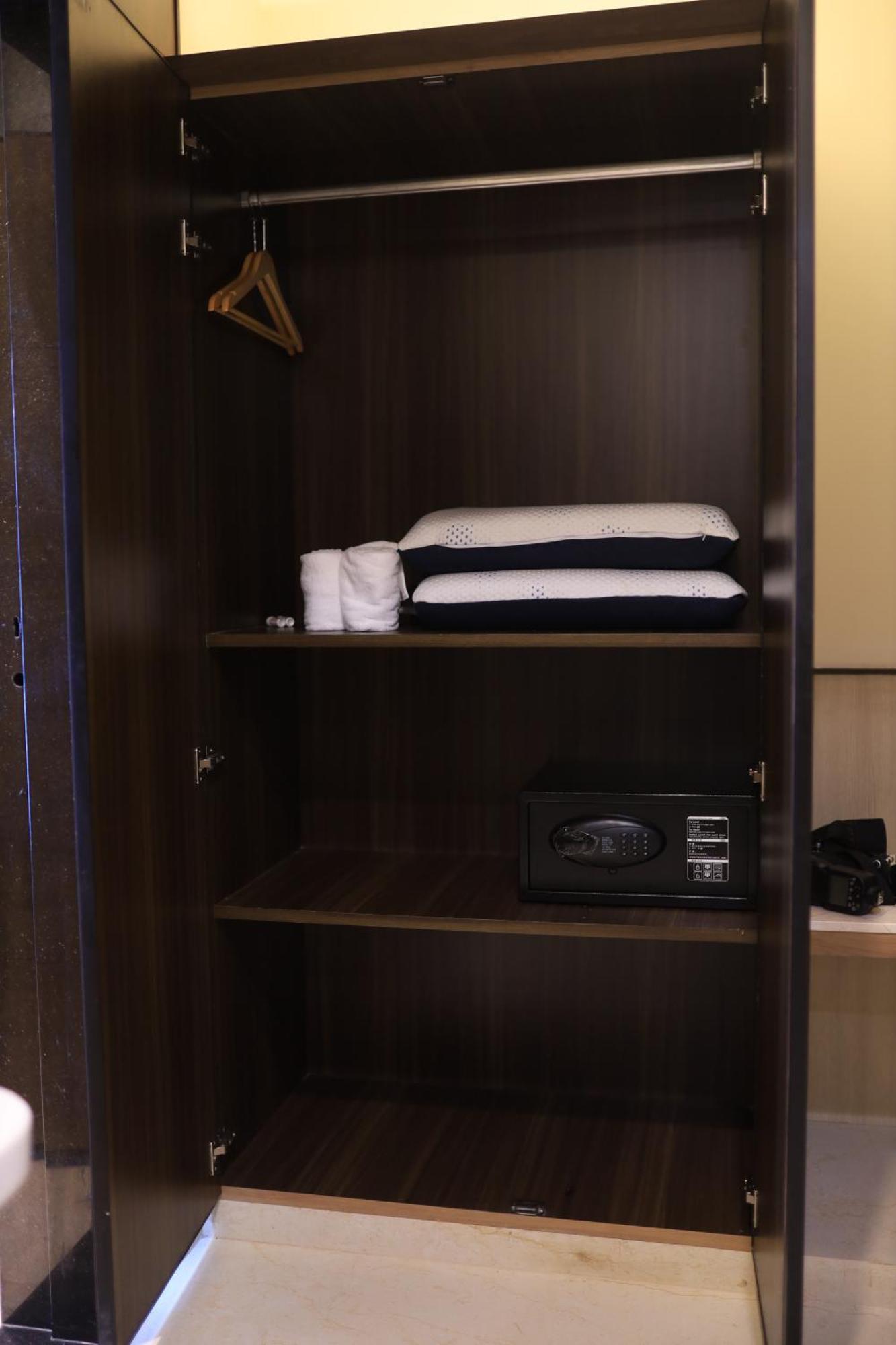 Kings Bury Inn 库姆巴科纳姆 外观 照片